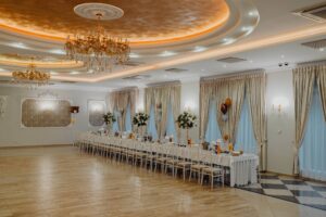 Sala Hotelu Santana przygotowana na przyjęcie gości .