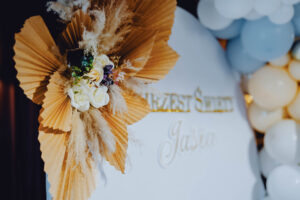 Scianka do zdjęć na przyjęciu chrzcielnym w Majątku Howieny.